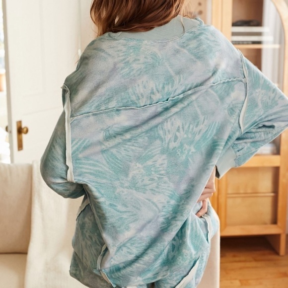 NWT Urban Outfitters Out From Under Seamed Oversized Sweatshirt Blue Tie Dye - Picture 4 of 8